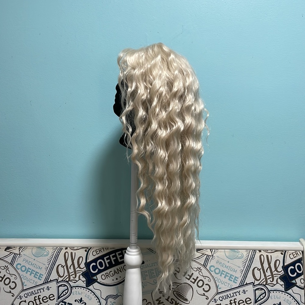 Curly synthetic blonde 24” wig